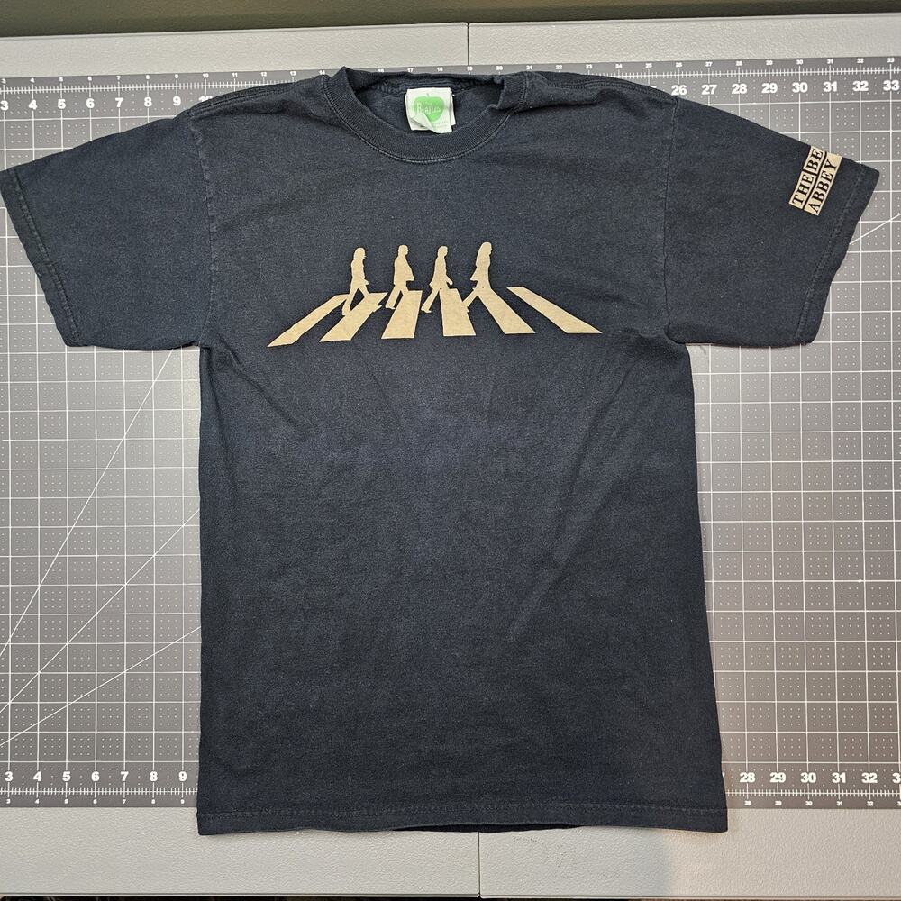 Vintage Beatles Tshirt Small Abbey Road Apple Band Music Concert Tour 2005 Y2K